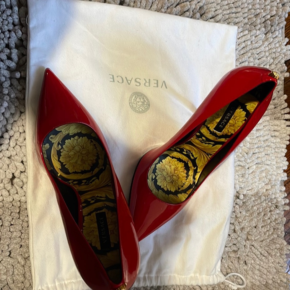 Brand: Versace Condition: NEW VERY GOOD Size 38 Women